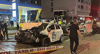 Atakum'da kontrolden çıkan otomobil karşı şeride geçti: 5 yaralı