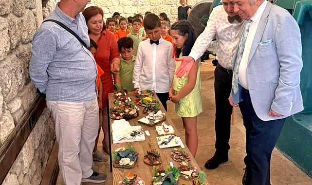 Atıklar minik ellerde sanat eserine dönüştü