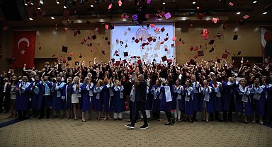 AÜ Tıp Fakültesi'nde 238 genç hekim yemin ederek mezun oldu
