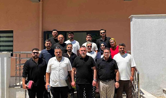 Aydınlı berber ve kuaförlerden huzurevi sakinlerine gönül dokunuşu