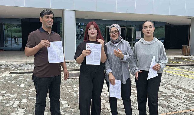 Baba, anne ve 2 kızı sınavda birbirlerine rakip oldu