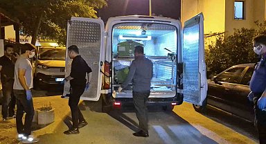 Babasının cesediyle 2 gün aynı evde yaşadı