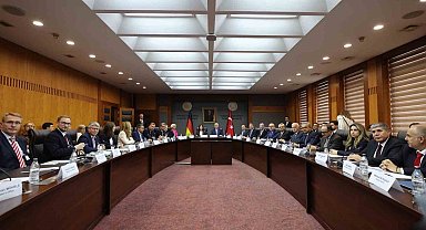 Bakan Bolat: "Almanya vizelerinde ret oranı yüzde 25'lerden yüzde 14'e geriledi"