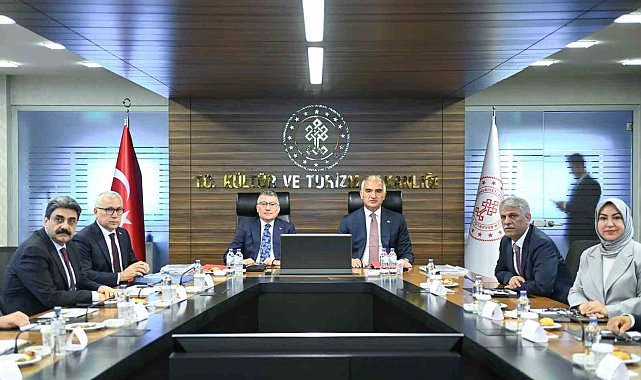 Bakan Ersoy: "Sivas'ın turizm potansiyelini daha da ileri taşıyacak yol haritasını değerlendirdik"