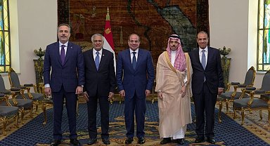 Bakan Fidan, Mısır Cumhurbaşkanı es-Sisi ile bir araya geldi