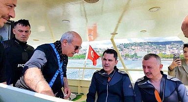 Bakan Kurum, dip çamuru temizliği yapılan İzmit Körfezi'ne daldı