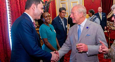 Bakan Kurum, İngiltere Kralı Charles'ın ev sahipliğinde düzenlenen resepsiyona katıldı