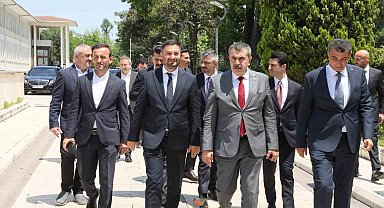 Bakan Tekin'den Kağıthane Belediyesi'ne ziyaret
