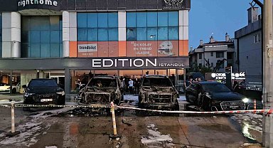 Bakırköy'de 50 milyon TL değerinde 4 otomobil alevlere teslim oldu