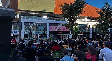 Balıkesir'de milli heyecan dev ekranlarda izlendi