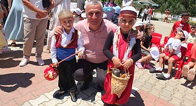 Balıkesir'de miniklerin geri dönüşüm defilesi ilgi gördü