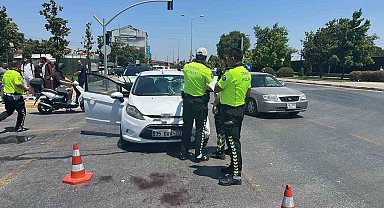 Balıkesir'de otomobil motosiklete çarptı: 1 yaralı
