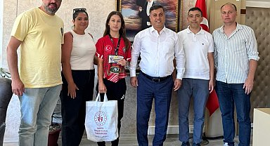 Balkan ikincisi milli sporcu Manisa'da da ödüllendirildi