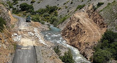 Başbağlar Grup Köy Yolunda onarım çalışmaları sürüyor