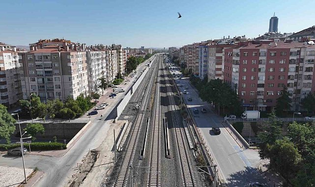 Başkan Altay, banliyö hattında tren kaynaklı gürültüye karşı ses bariyeri yaptıklarını açıkladı
