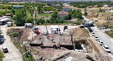 Başkan Er, temel atma töreninde beton dökümünü durdurdu