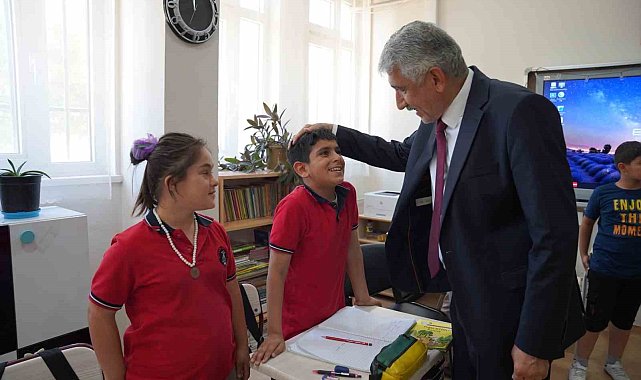 Başkan Hallaç'tan özel öğrencilere anlamlı ziyaret