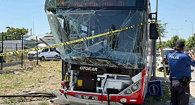 Başkentte EGO otobüsü kaza yaptı: 1 ölü, 9 yaralı