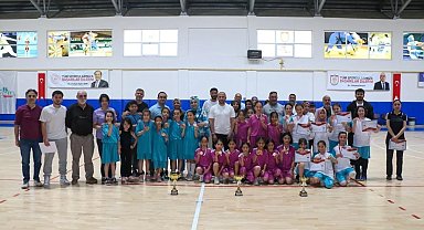 Basketbolda şampiyon Şeyh Şamil İlkokulu