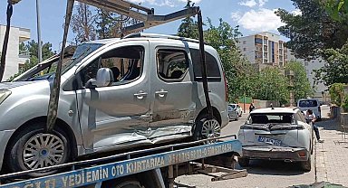 Batman'da otomobil ile hafif ticari araç çarpıştı: 1 yaralı