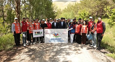 Bayburt'ta 'Orman Benim' etkinliğiyle çevre temizliği yapıldı