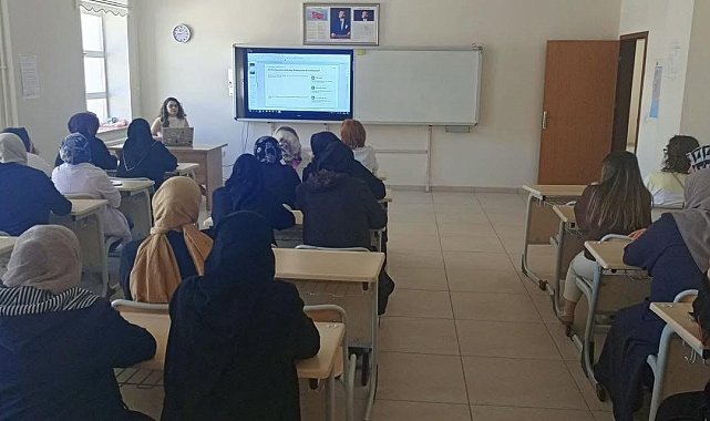 Bayburt'ta HEM kursiyerlerine iletişim becerileri eğitimi verildi