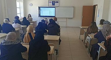 Bayburt'ta HEM kursiyerlerine iletişim becerileri eğitimi verildi