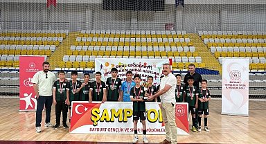 Bayburt'ta küçük erkekler futsal il birincisi belli oldu