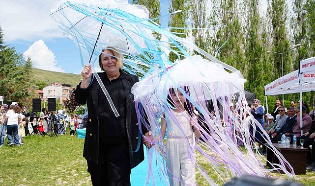 Bayburt'ta renkli çevre şenliği: Minikler hem eğlendi hem çevre bilinci kazandı