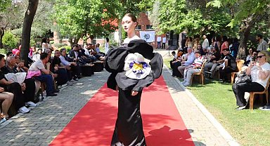 Bayındır'da moda tasarımı defilesi damga vurdu