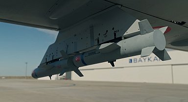 Bayraktar AKINCI TİHA, BOZOK mühimmatı ile harekat halindeki hedefi tam isabetle vurdu
