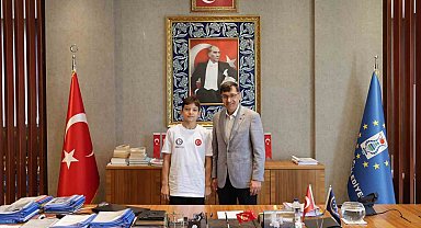 Belediye Başkanı Kahveci, Milli Yüzücü Ömer Cengiz'i ağırladı