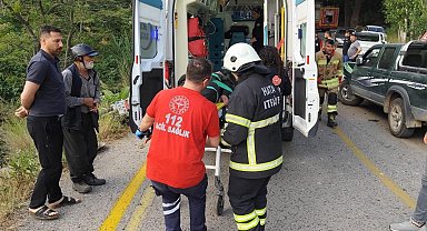 Belen'de pikapla çarpışan motosikletin sürücüsü şarampole yuvarlandı