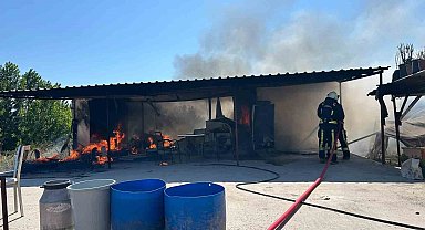 Besiciye ait konteyner, yangında kullanılamaz hale geldi.