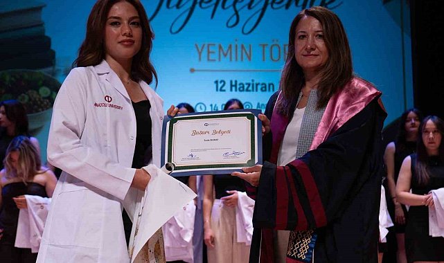 Beslenme ve Diyetetik Bölümü mezunları diyetisyenlik yemini etti