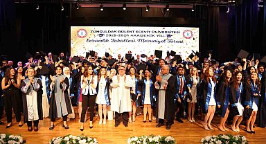 BEUN'da geleceğin eczacıları mezuniyet sevinci yaşadı