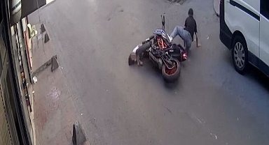 Beyoğlu'nda scooter kullanan 4 yaşındaki çocuğa motosiklet çarptı