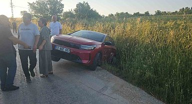 Bilecik'te 2 otomobil çarpıştı: 3 yaralı