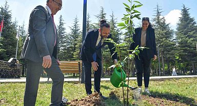 Bilecik'te 'Kampüsü Ağaçlandırıyoruz' sloganıyla fidanlar toprakla buluştu
