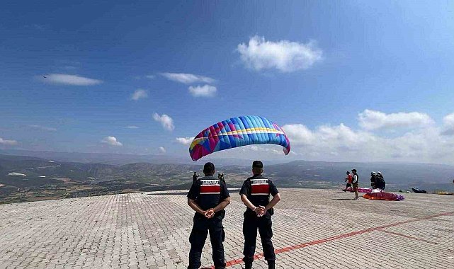 Bilecik'te yamaç paraşütü etkinliği