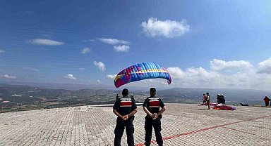 Bilecik'te yamaç paraşütü etkinliği
