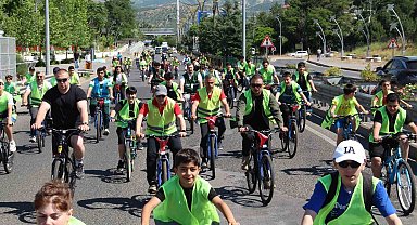 Bingöl'de onlarca kişi sağlıklı yaşam için pedal çevirdi