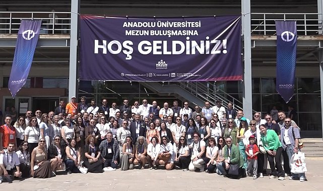 Bir araya gelen Anadolu Üniversitesi mezunları hasret giderdi