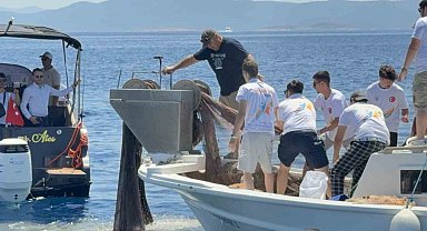 Bodrum'da 2 bin metrekare hayalet ağ temizlendi, binlerce yavru balık doğaya bırakıldı