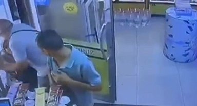 Boşanma aşamasındaki eşinin vurmak istediği adam silah tutukluk yapınca kurtuldu