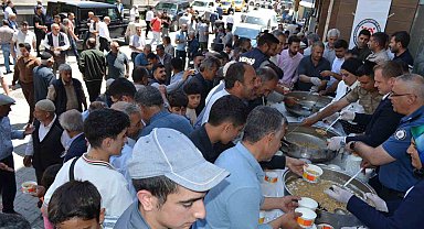 Bulanık'ta 5 bin kişiye aşure ikram edildi