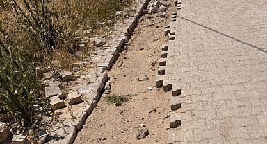 Buldan'da internet altyapı çalışması sebebiyle bozulan yollar vatandaşları mağdur etti