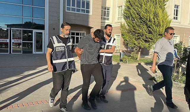 Burdur'da evine gelen adamı öldüren genç tutuklandı
