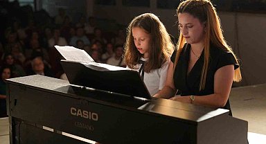 Burhaniye'de müzik günü coşkusu yaşandı