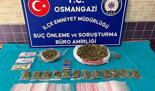 Bursa'da uyuşturucu operasyonu: 1 kiloya yakın esrar ele geçirildi, 4 şüpheli yakalandı